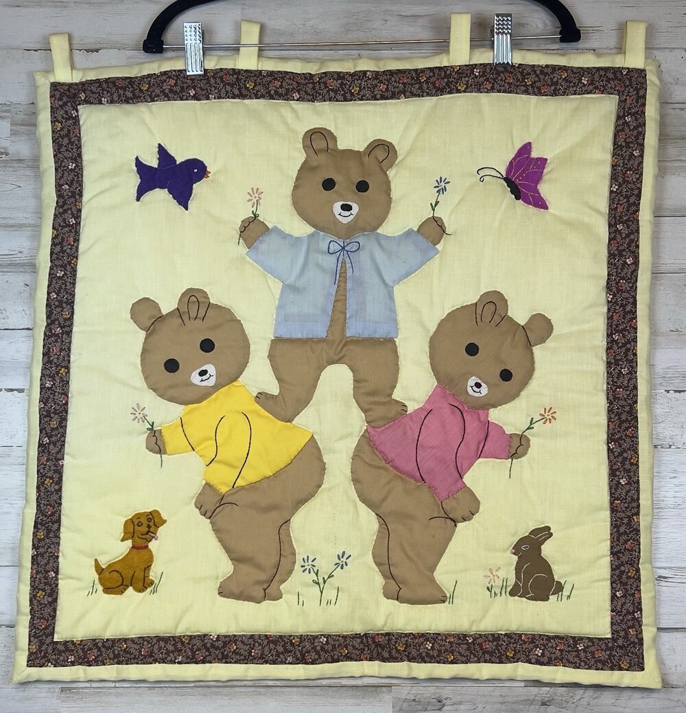 Vintage Zola Barker Teddy Bear Applique Quilt Wall Hanging Handmade Nursery 23.5